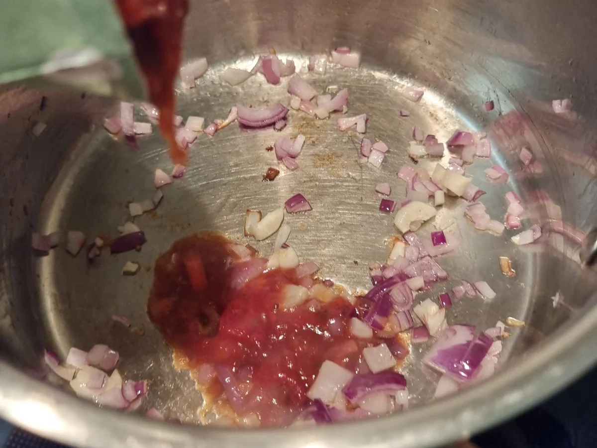 Rezept: Fettuccine mit Tomatensauce und Mixsalat Bild Nr. 17394 Fettuccine mit Tomatensauce und Mixsalat - Rezept - Bild Nr. 17394