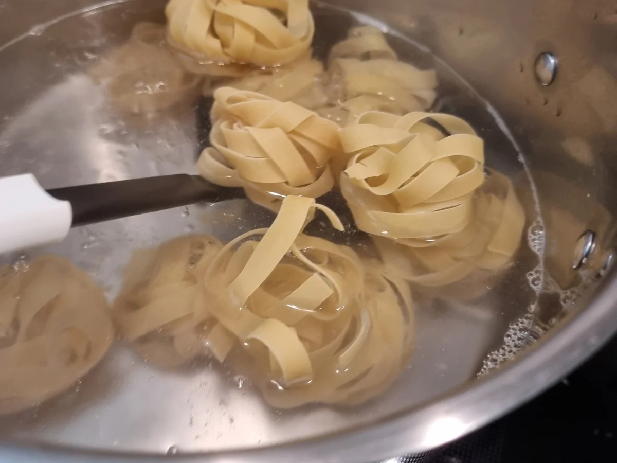 Rezept: Fettuccine mit Tomatensauce und Mixsalat Bild Nr. 17397 Fettuccine mit Tomatensauce und Mixsalat - Rezept - Bild Nr. 17397
