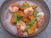 Gebackener Hokkaido-Kürbis mit Rucola-Pesto und gebratenen Garnelen - Rezept - Bild Nr. 2