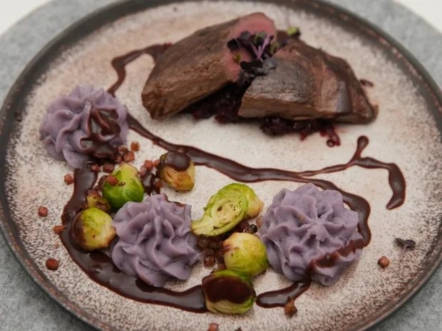 Rehrücken an Brombeersoße mit Kartoffelstampf und Rosenkohl - Rezept - Bild Nr. 17403