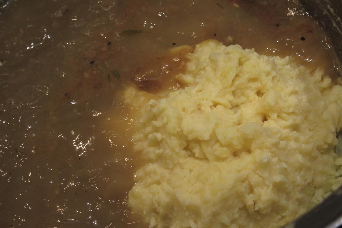 Suppen: Kartoffelsuppe mit Pfifferlingen und grünem Spargel - Rezept - Bild Nr. 17404