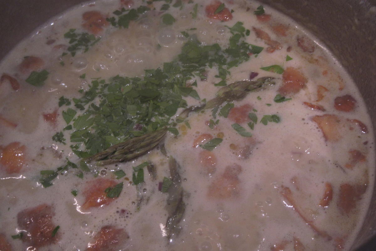 Suppen: Kartoffelsuppe mit Pfifferlingen und grünem Spargel - Rezept - Bild Nr. 17407