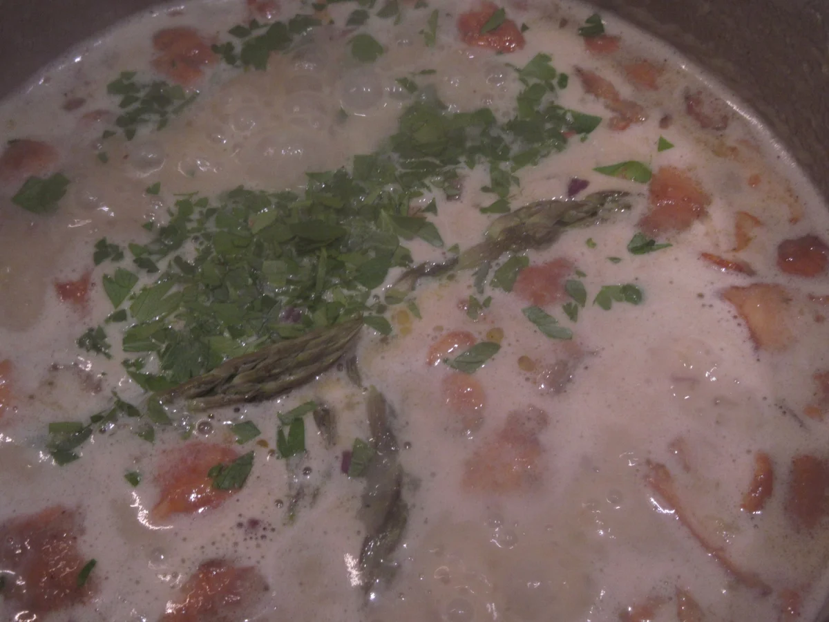 Suppen: Kartoffelsuppe mit Pfifferlingen und grünem Spargel - Rezept - Bild Nr. 17407