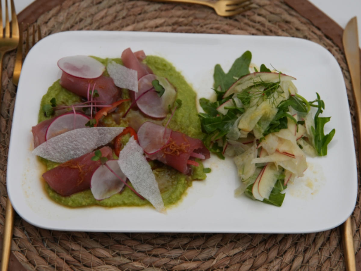 Thunfisch auf Avocadopüree und Apfel-Fenchel-Salat in Orangen-Vinaigrette - Rezept - Bild Nr. 17403