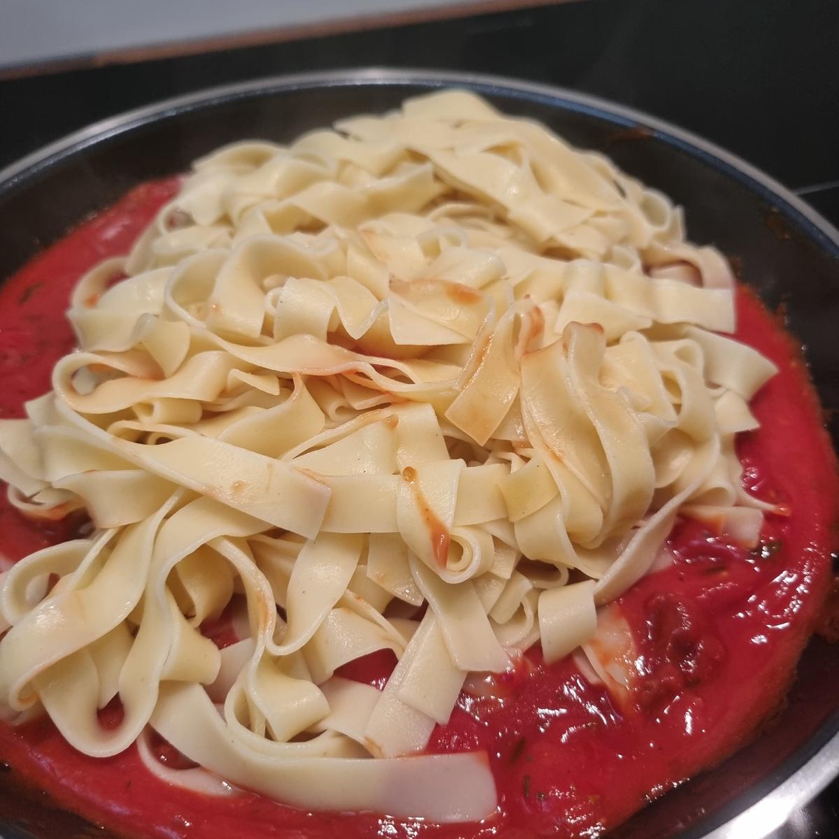 Pasta mit Tomatensauce - Rezept - Bild Nr. 17415