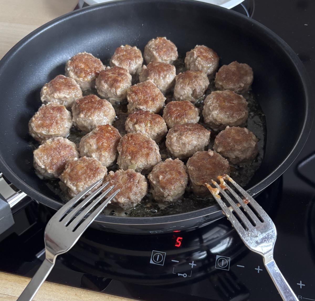 Hackbällchen in Tomatensauce - Rezept - Bild Nr. 17404