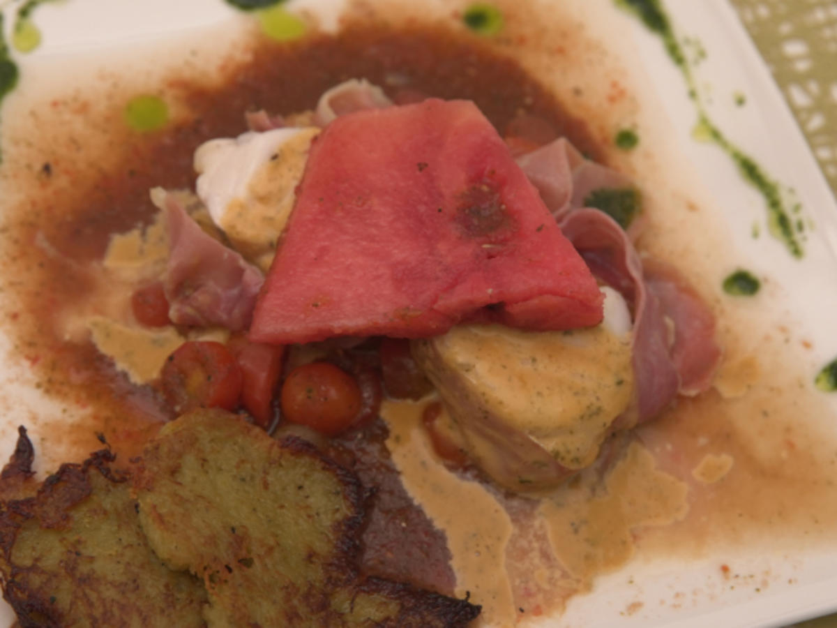 Seeteufel mit Melonen-Tomaten-Ragout, Schinken und Reibekuchen - Rezept - Bild Nr. 17403
