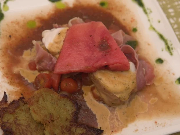 Seeteufel mit Melonen-Tomaten-Ragout, Schinken und Reibekuchen - Rezept - Bild Nr. 17403