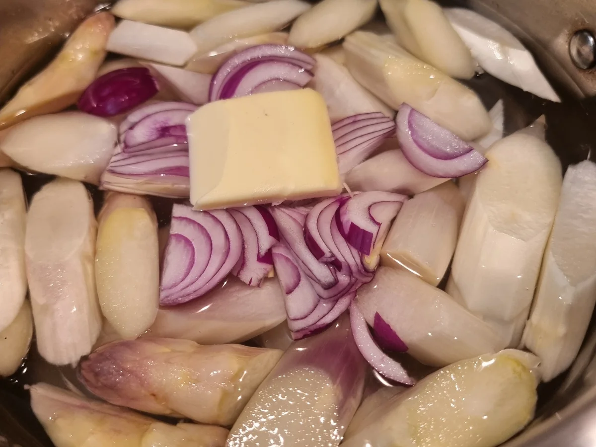 Spargel -Frittata mit Räucherlachs und Schnittlauch-Creme fraiche - Rezept - Bild Nr. 17405