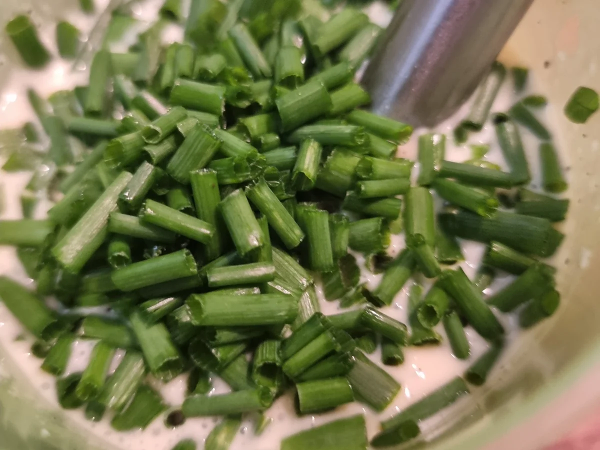 Spargel -Frittata mit Räucherlachs und Schnittlauch-Creme fraiche - Rezept - Bild Nr. 17415