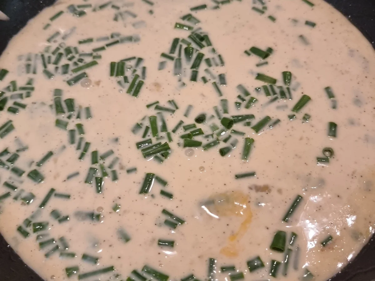 Spargel -Frittata mit Räucherlachs und Schnittlauch-Creme fraiche - Rezept - Bild Nr. 17416