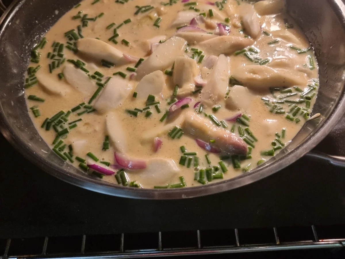 Spargel -Frittata mit Räucherlachs und Schnittlauch-Creme fraiche - Rezept - Bild Nr. 17419