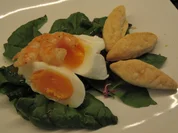 Vorspeisen: Pochiertes Ei auf Mangoldsalat - Rezept - Bild Nr. 17418