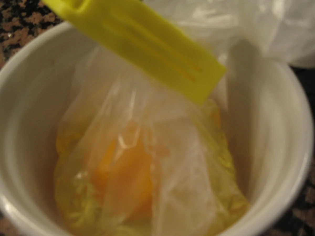 Rezept: Vorspeisen: Pochiertes Ei auf Mangoldsalat Bild Nr. 17421 Vorspeisen: Pochiertes Ei auf Mangoldsalat - Rezept - Bild Nr. 17421