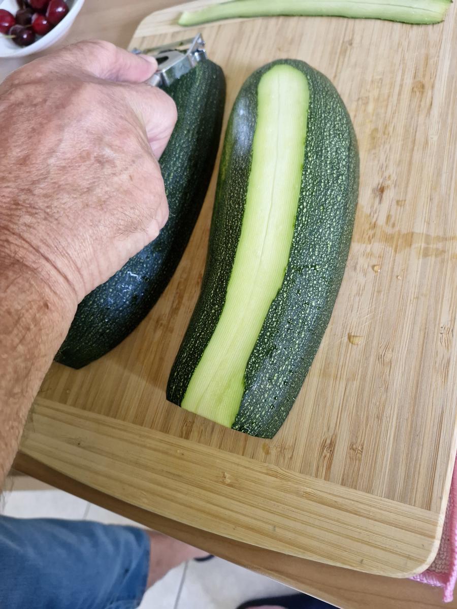Gefüllte Zucchini ........ mal anders - Rezept - Bild Nr. 17419