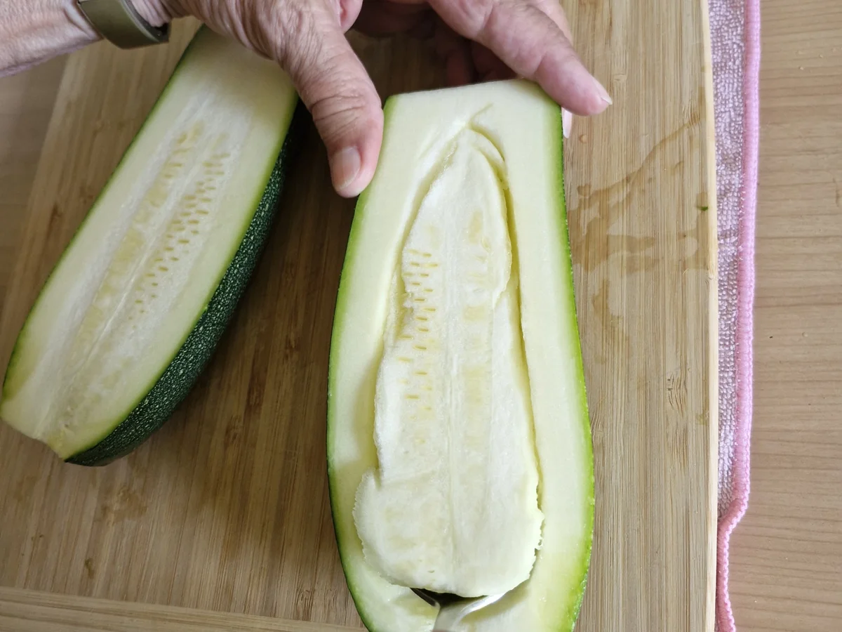 Rezept: Gefüllte Zucchini ........ mal anders Bild Nr. 17420 Gefüllte Zucchini ........ mal anders - Rezept - Bild Nr. 17420