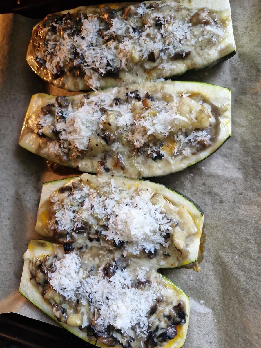 Gefüllte Zucchini ........ mal anders - Rezept - Bild Nr. 17432