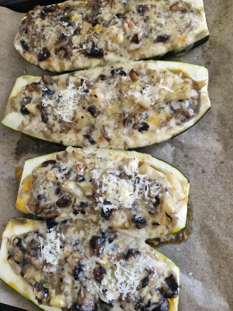 Gefüllte Zucchini ........ mal anders - Rezept - Bild Nr. 17433