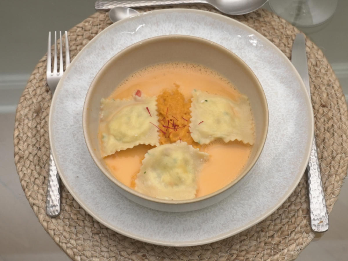 Ravioli mit Hummerfüllung und Bisque-Schaum - Rezept - Bild Nr. 17419
