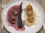 Entenbrust mit Portwein-Brombeersoße, Pommes Fondantes und Pastinakenpüree - Rezept - Bild Nr. 2