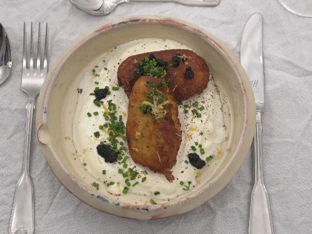 Pomme Dauphine auf Saurer Sahne mit Balsamico Caviar - Rezept - Bild Nr. 2