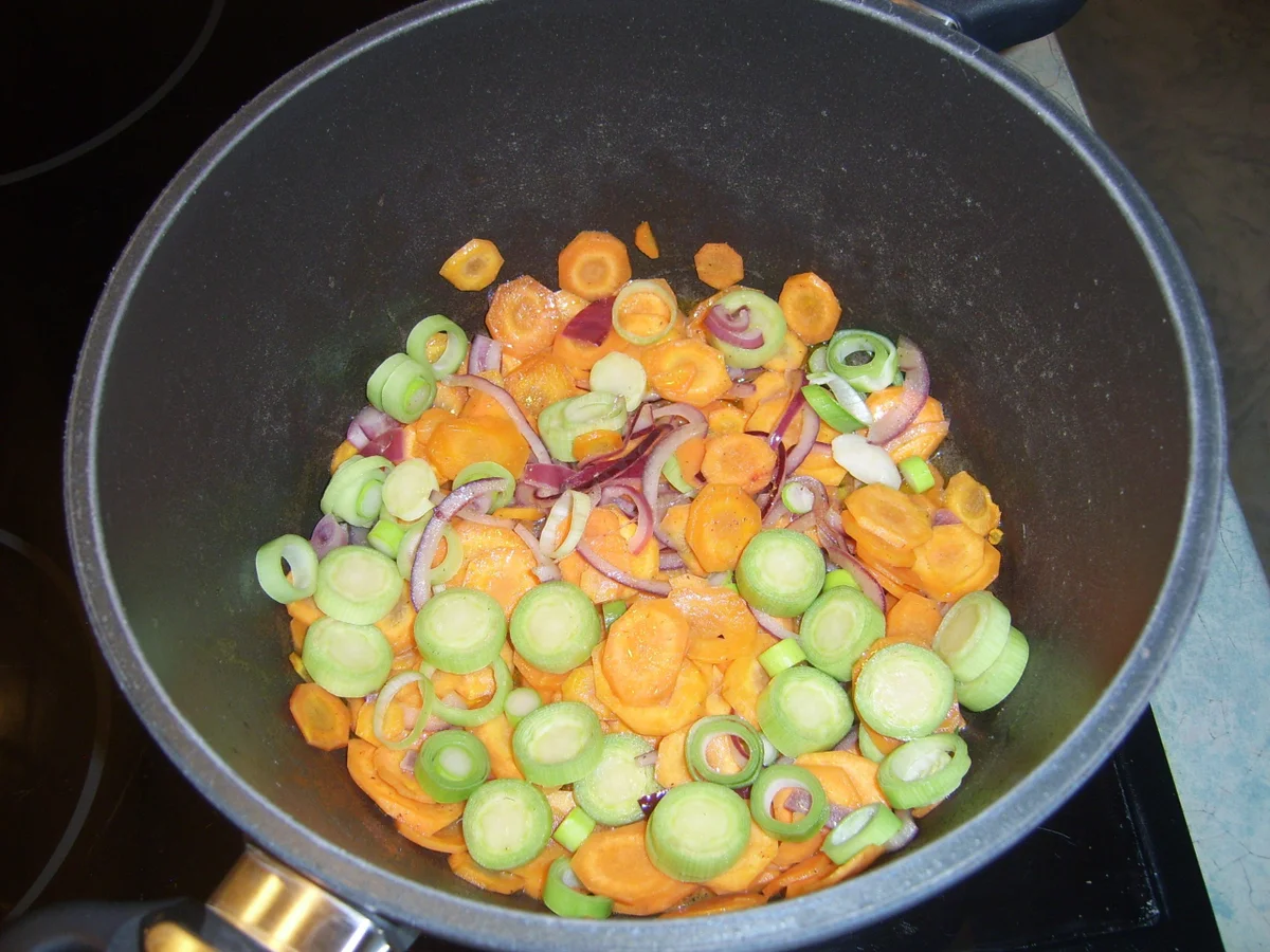 Lauch-Möhren mit Sauce Hollandaise und Huller - Rezept - Bild Nr. 17421