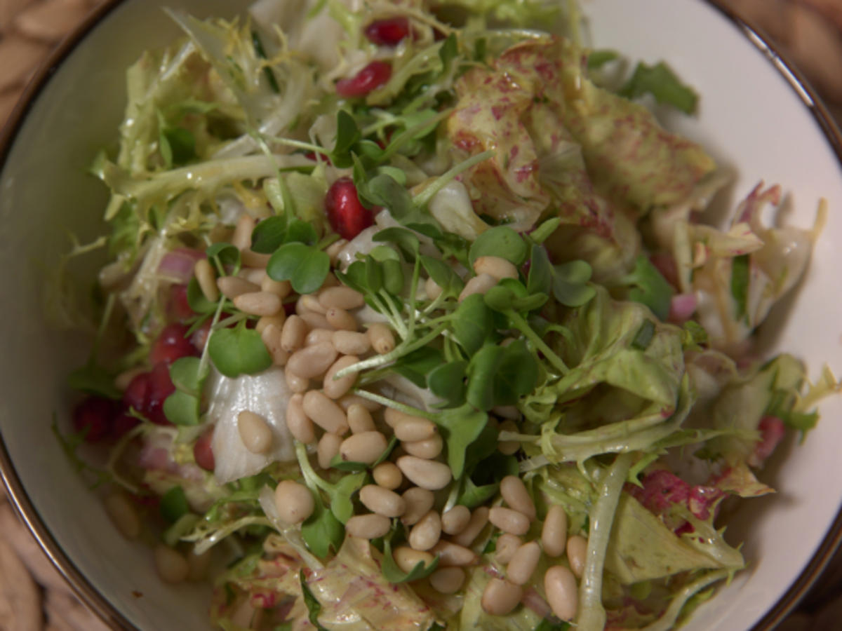 Rinderroulade mit getrüffeltem Kartoffelpüree und Endiviensalat - Rezept - Bild Nr. 17420