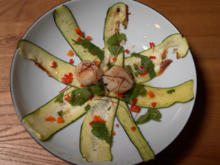 Gebratene Muschel auf scharfem Zucchini-Salat - Rezept - Bild Nr. 17420