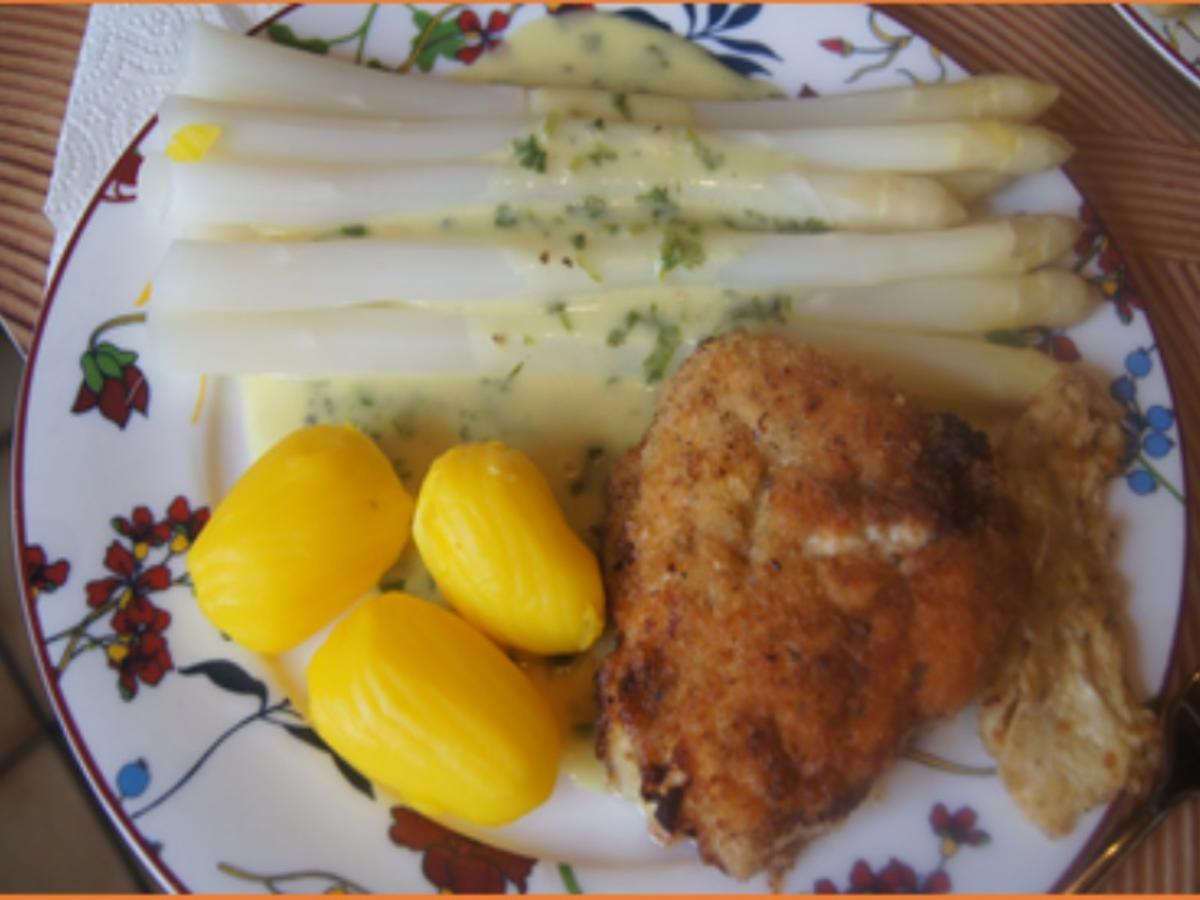 Gefülltes Hähnchenbrustfilet mit Spargel, Petersiliensauce und Drillingen - Rezept - Bild Nr. 2