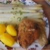 Gefülltes Hähnchenbrustfilet mit Spargel, Petersiliensauce und Drillingen - Rezept - Bild Nr. 2
