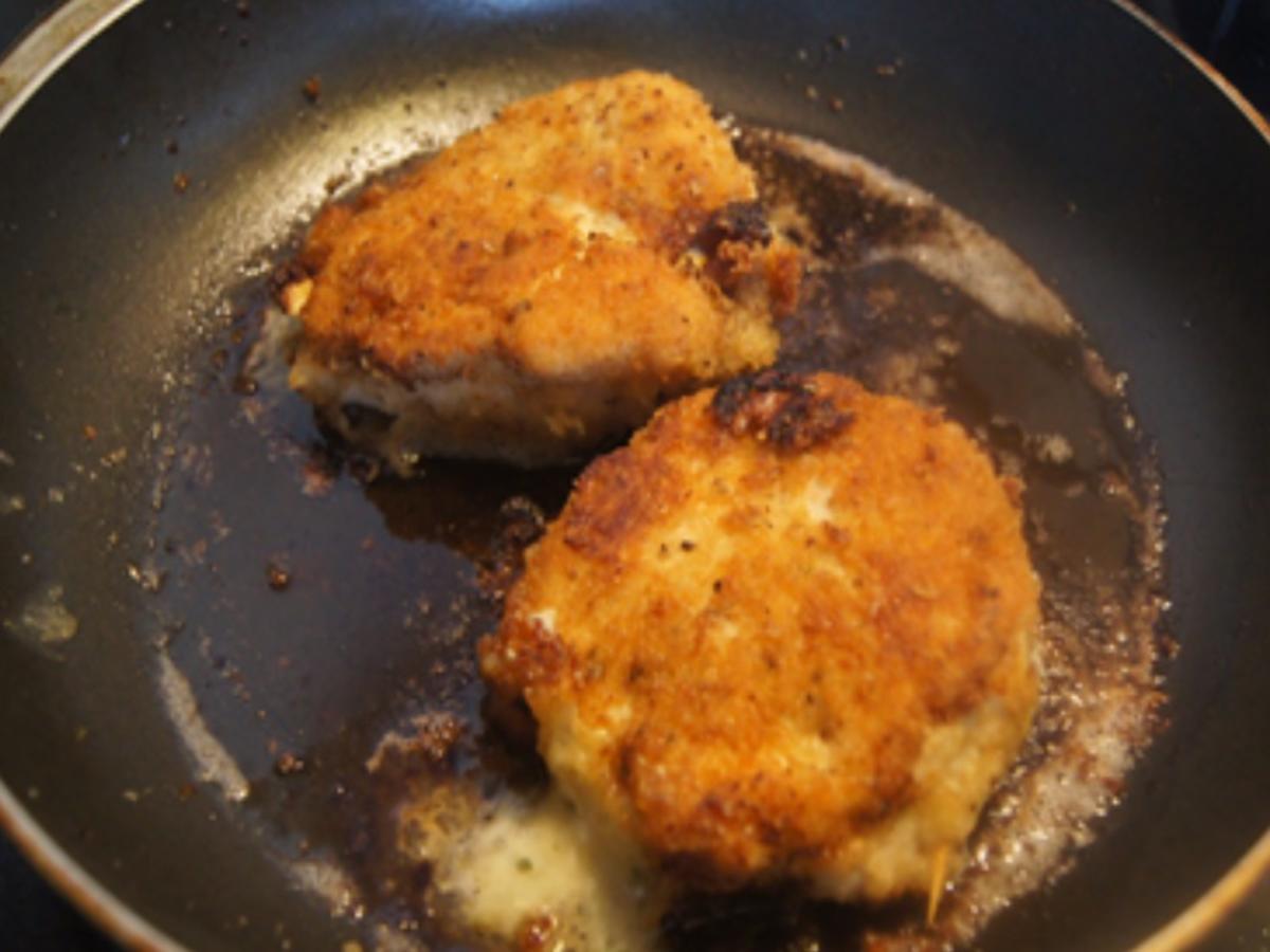 Gefülltes Hähnchenbrustfilet mit Spargel, Petersiliensauce und Drillingen - Rezept - Bild Nr. 9