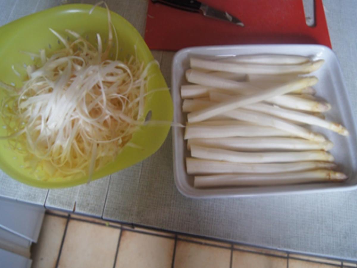 Gefülltes Hähnchenbrustfilet mit Spargel, Petersiliensauce und Drillingen - Rezept - Bild Nr. 10