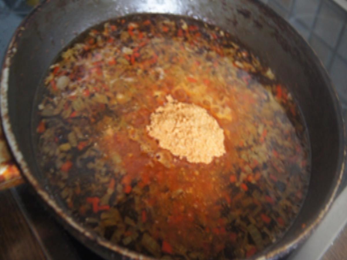 Hähnchenbrust-Paprika-Zwiebel-Spieße mit Currysauce und Pommes Frites - Rezept - Bild Nr. 11