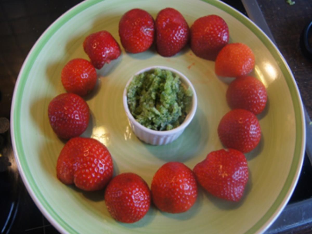 Erdbeeren mit Basilikum-Zucker-Dipp - Rezept - Bild Nr. 2