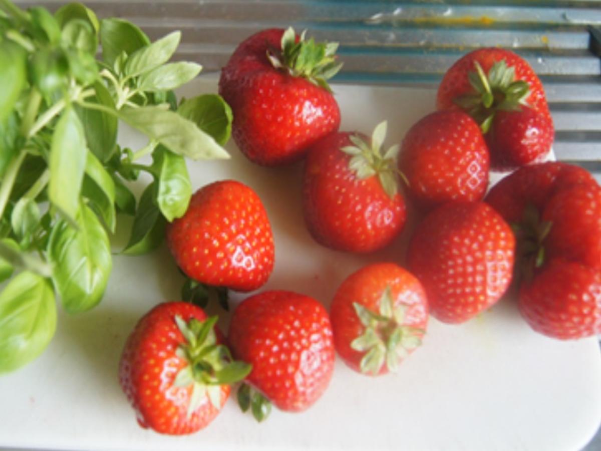 Erdbeeren mit Basilikum-Zucker-Dipp - Rezept - Bild Nr. 3