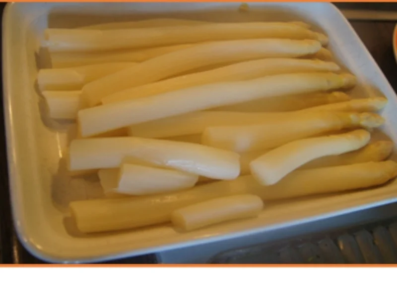 Spargel mit Crème-Fraîche-Schnittlauch-Sauce, Schnitzel und Rosmarin Bratdrillingen - Rezept - Bild Nr. 17425