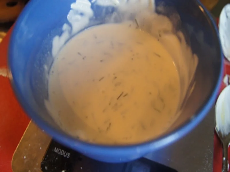 Spargel mit Crème-Fraîche-Schnittlauch-Sauce, Schnitzel und Rosmarin Bratdrillingen - Rezept - Bild Nr. 17426