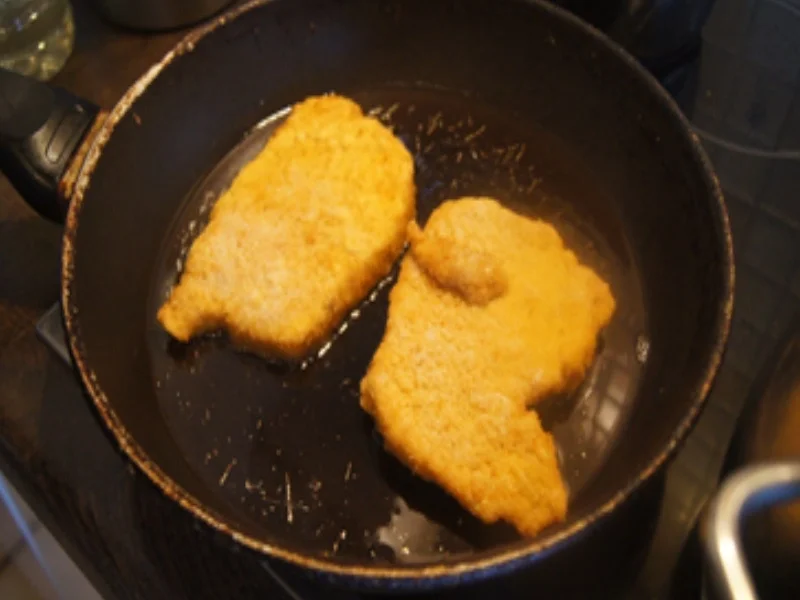 Spargel mit Crème-Fraîche-Schnittlauch-Sauce, Schnitzel und Rosmarin Bratdrillingen - Rezept - Bild Nr. 17428