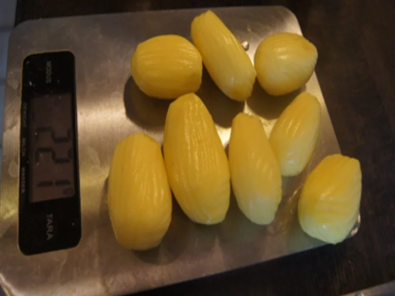 Spargel mit Crème-Fraîche-Schnittlauch-Sauce, Schnitzel und Rosmarin Bratdrillingen - Rezept - Bild Nr. 17431