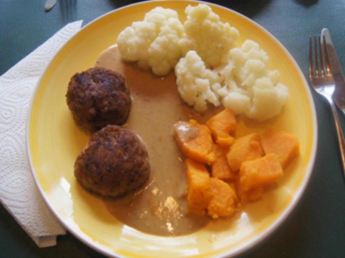 Rinderhackfleisch-Buletten mit pikanter Rahmsauce, Blumenkohl und Süßkartoffel - Rezept - Bild Nr. 17421