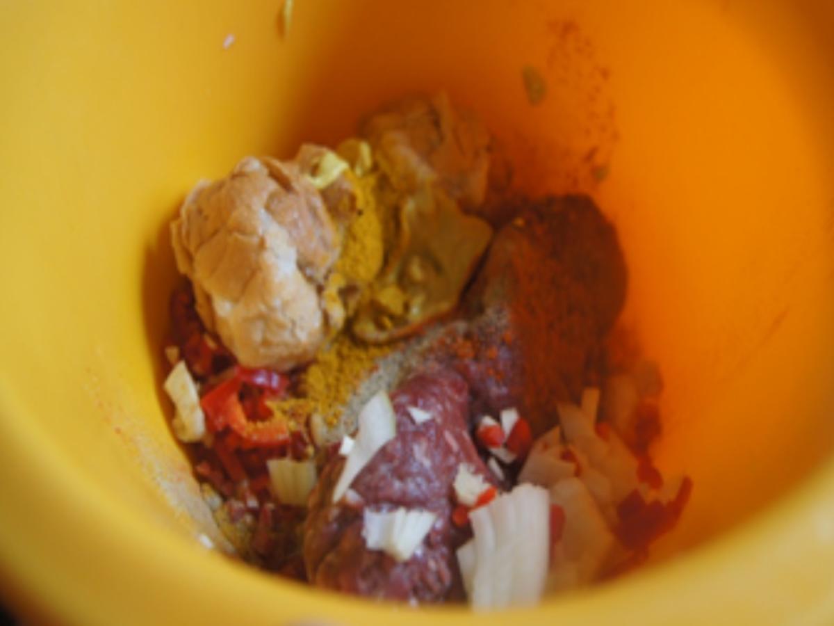 Rinderhackfleisch-Buletten mit pikanter Rahmsauce, Blumenkohl und Süßkartoffel - Rezept - Bild Nr. 17424