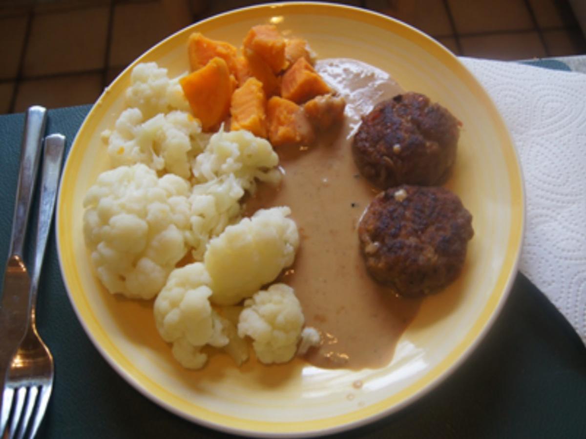 Rinderhackfleisch-Buletten mit pikanter Rahmsauce, Blumenkohl und Süßkartoffel - Rezept - Bild Nr. 17434