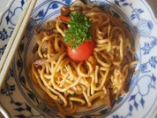 Mie-Nudeln mit scharf gewürztes Rindfleisch, Paprikamix, Chinakohlblattherzen und Zwiebel - Rezept - Bild Nr. 2