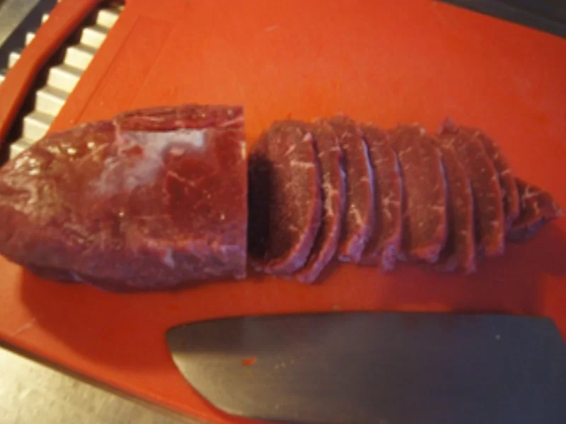 Rezept: Mie-Nudeln mit scharf gewürztes Rindfleisch, Paprikamix, Chinakohlblattherzen und Zwiebel Bild Nr. 7 Mie-Nudeln mit scharf gewürztes Rindfleisch, Paprikamix, Chinakohlblattherzen und Zwiebel - Rezept - Bild Nr. 7