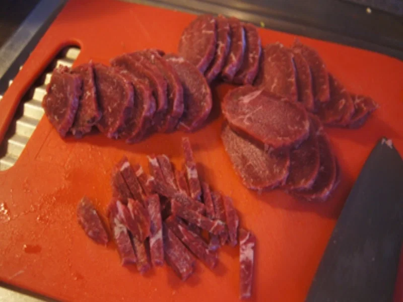 Rezept: Mie-Nudeln mit scharf gewürztes Rindfleisch, Paprikamix, Chinakohlblattherzen und Zwiebel Bild Nr. 8 Mie-Nudeln mit scharf gewürztes Rindfleisch, Paprikamix, Chinakohlblattherzen und Zwiebel - Rezept - Bild Nr. 8