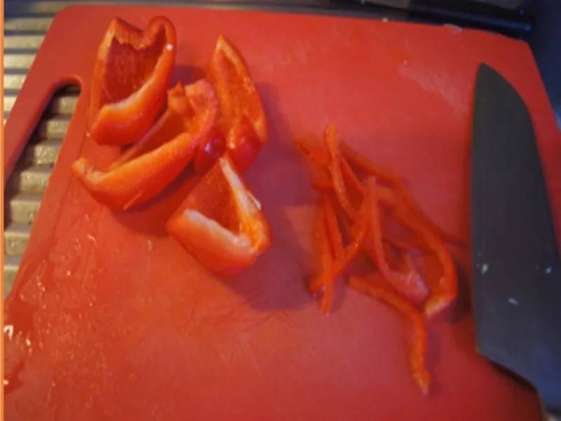 Rezept: Mie-Nudeln mit scharf gewürztes Rindfleisch, Paprikamix, Chinakohlblattherzen und Zwiebel Bild Nr. 12 Mie-Nudeln mit scharf gewürztes Rindfleisch, Paprikamix, Chinakohlblattherzen und Zwiebel - Rezept - Bild Nr. 12