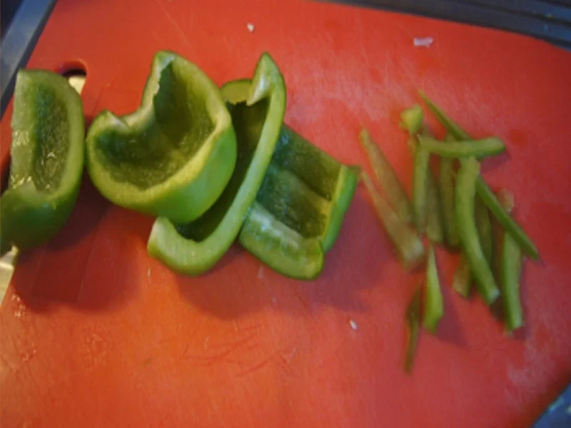 Rezept: Mie-Nudeln mit scharf gewürztes Rindfleisch, Paprikamix, Chinakohlblattherzen und Zwiebel Bild Nr. 14 Mie-Nudeln mit scharf gewürztes Rindfleisch, Paprikamix, Chinakohlblattherzen und Zwiebel - Rezept - Bild Nr. 14