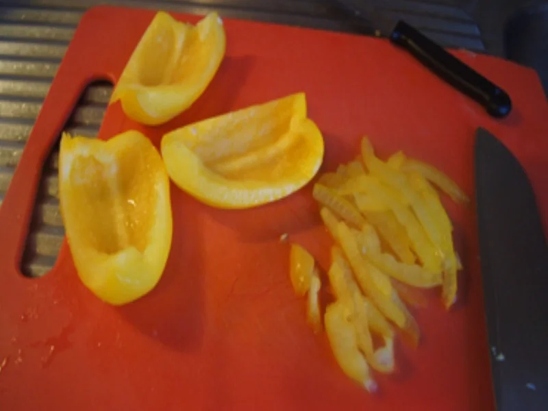 Rezept: Mie-Nudeln mit scharf gewürztes Rindfleisch, Paprikamix, Chinakohlblattherzen und Zwiebel Bild Nr. 15 Mie-Nudeln mit scharf gewürztes Rindfleisch, Paprikamix, Chinakohlblattherzen und Zwiebel - Rezept - Bild Nr. 15