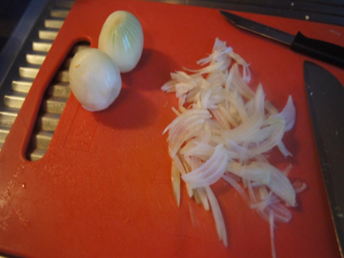 Mie-Nudeln mit scharf gewürztes Rindfleisch, Paprikamix, Chinakohlblattherzen und Zwiebel - Rezept - Bild Nr. 19