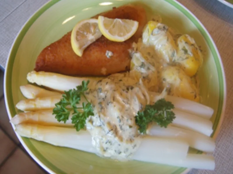 Spargel mit Schollenfilet und Rahm-Drillingen - Rezept - Bild Nr. 2